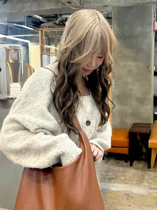 ロング 茜璃/ブリーチカラー /レイヤーカットのヘアスタイル