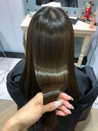 セミロング 髪質改善　縮毛の達人 矢井由真のヘアスタイル
