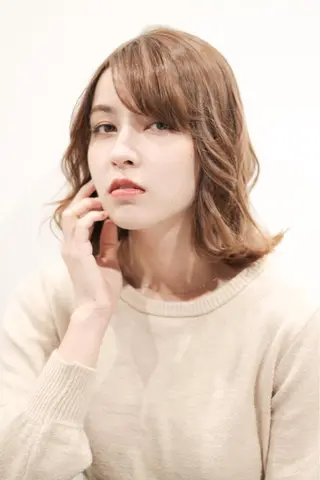 ミディアム 高橋 亜紀のヘアスタイル