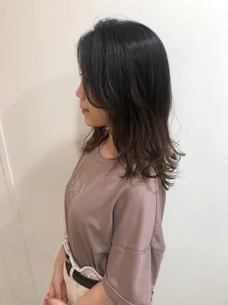 ミディアム カラー MIOベージュカラー 柔らかいカラーのヘアスタイル