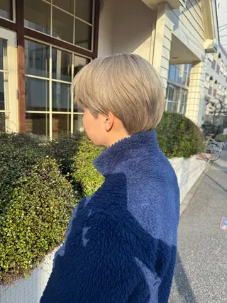 ショート 🦋ブリーチなしダブ ルカラー🌈MEGUのヘアスタイル
