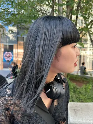ミディアム カラー タイトボブ個性派カラ ーAKANEのヘアスタイル