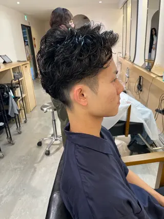 ショート パーマ メンズ マエダ リョウのヘアスタイル