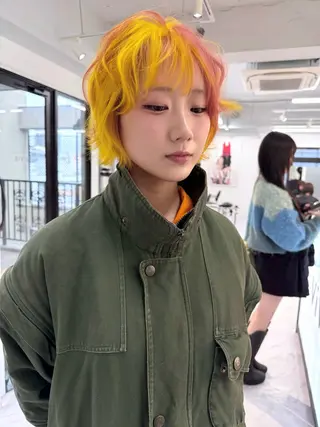 ショート カラー TATSUブリーチ/ ミルクティーベージュのヘアスタイル