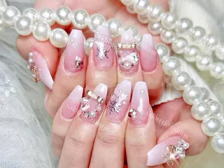 ネイル 🦋 Queenieのネイルデザイン