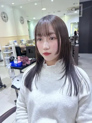 セミロング レイヤー 艶々カラーのヘアスタイル
