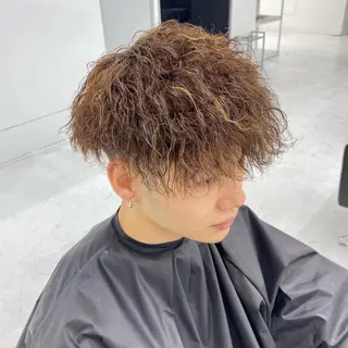 ミディアム パーマ メンズ 豊崎 佑輔のヘアスタイル
