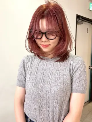 ミディアム カラー mizuki/ピンク ベージュ.レイヤーのヘアスタイル