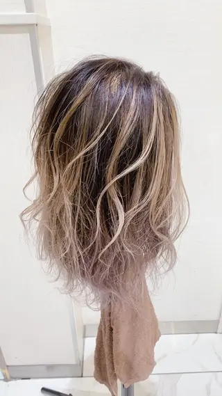 ロング 白髪ぼかしハイライト 茗荷谷駅徒歩2分のヘアスタイル