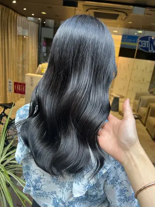 セミロング 美髪矯正/髪質改善 /透明感ある艶カラーのヘアスタイル
