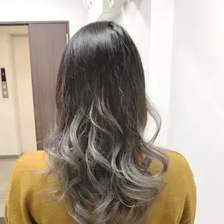 ロング カラー ヤナ マネージャーのヘアスタイル