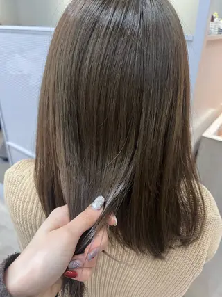 ミディアム カラー -みつま はるな-のヘアスタイル