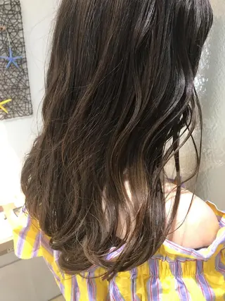 ロング 稲荷 友美のヘアスタイル