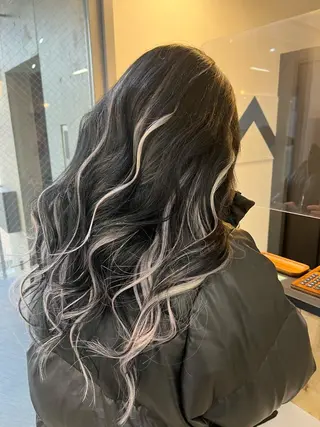 ロング カラー 吉野 瑳桜のヘアスタイル