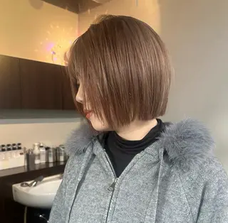 ショート 小顔に見えるボブ 透明感カラー🪽のヘアスタイル
