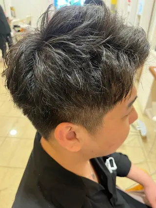 ショート カラー メンズ 斉藤 凜のヘアスタイル