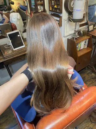 セミロング カラー AYANO ／レイヤー／オリーブのヘアスタイル