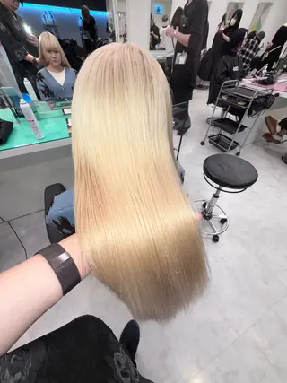 ミディアム カラー ヘアアレンジ 🫧モテる💗ダメー ジレスハイトーン🫧のヘアスタイル