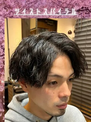 ショート パーマ メンズ 二本木 秀成のヘアスタイル