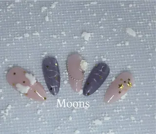 ネイル Moons nail 💅✨のネイルデザイン