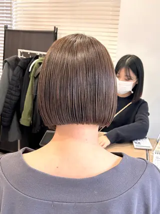 ショート カラー ぱつっとボブ/ 小野あかねのヘアスタイル