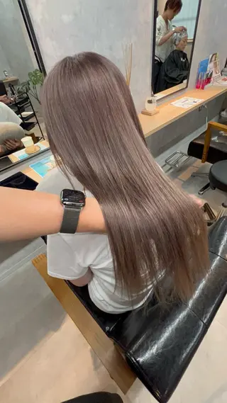 ロング motoトップカラー リスト/ブリーチカラのヘアスタイル