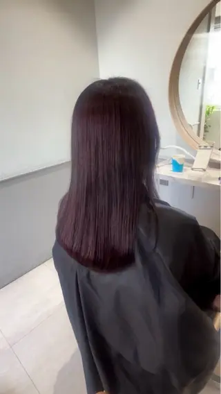 カラー ニトウ レイナのヘアスタイル