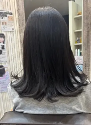 セミロング 加藤 優子のヘアスタイル