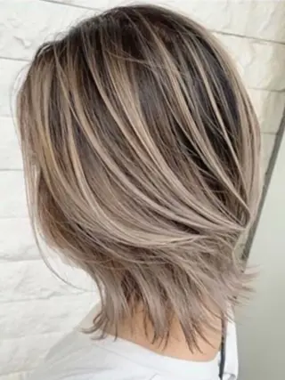 ミディアム カラー 山下 仁愛のヘアスタイル