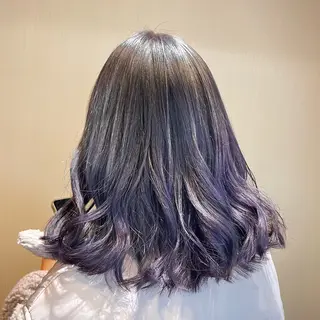 セミロング おくだ　りお /ハイトーンカラーのヘアスタイル
