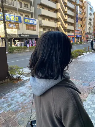 セミロング カラー サプリームヘア 飯田みち瑠のヘアスタイル