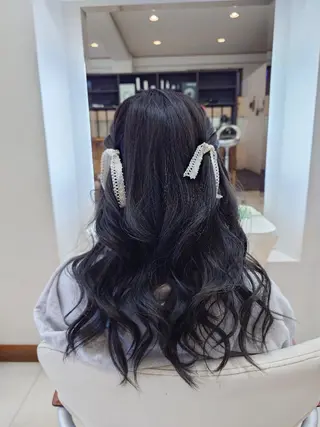 ロング ヘアアレンジ ｷﾝｼﾞｮｳ ｴﾅﾐのヘアスタイル