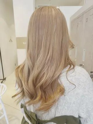 ロング カラー 小池 夏美のヘアスタイル
