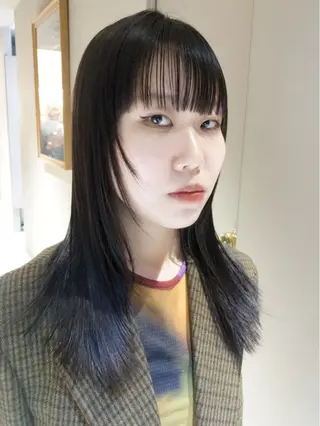 セミロング カラー yiye shioriのヘアスタイル