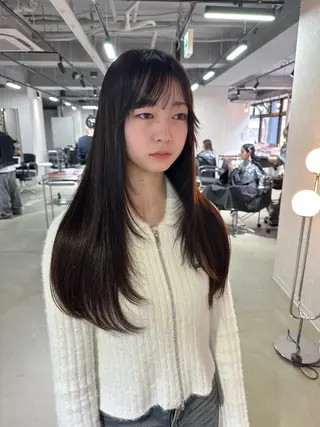セミロング 韓国レイヤ ー支持No.1renのヘアスタイル