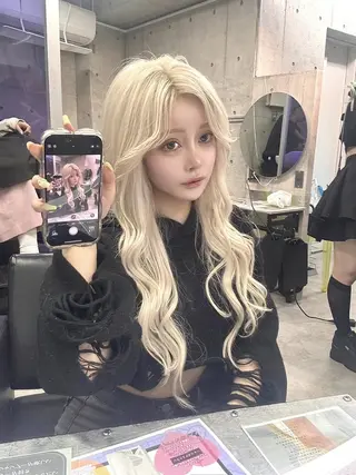 カラー ロング ホワイト&レイヤーカ ットエクステ長畠俊輔のヘアスタイル