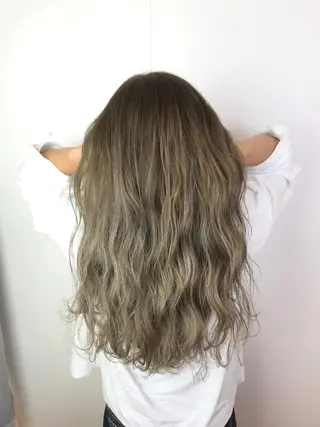 ロング ブリーチカラー☆ 再生トリートメントのヘアスタイル
