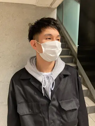 メンズ 顔まわりレイヤー デザインカットのヘアスタイル