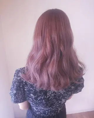 カラー セミロング RU RIのヘアスタイル