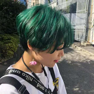 ショート カラー 前濱 ノゾミのヘアスタイル