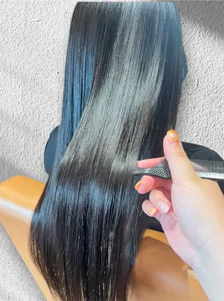 セミロング カラー 平山 愛理のヘアスタイル