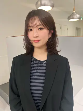 ミディアム 顔まわりカット/透け カラー/Memi🎀のヘアスタイル