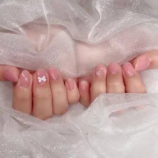 ネイル HENECY🍓 momokaのネイルデザイン