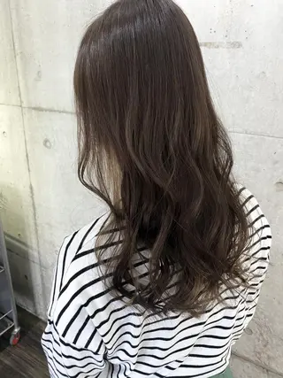 ロング 秋月 亜耶のヘアスタイル