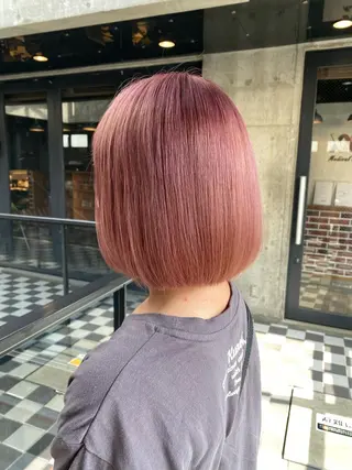 ショート カラー 小坂 麻綾のヘアスタイル