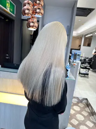 セミロング カラー 天神大名/ブリーチ 鶴岡和幸/ハイトーンのヘアスタイル