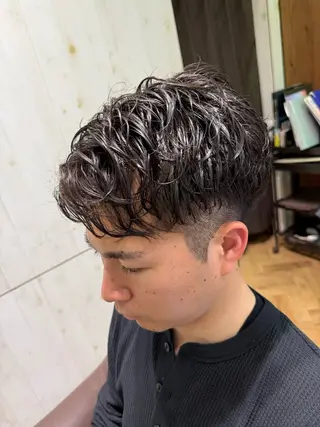 ショート パーマ メンズ 溝口 槙里也のヘアスタイル