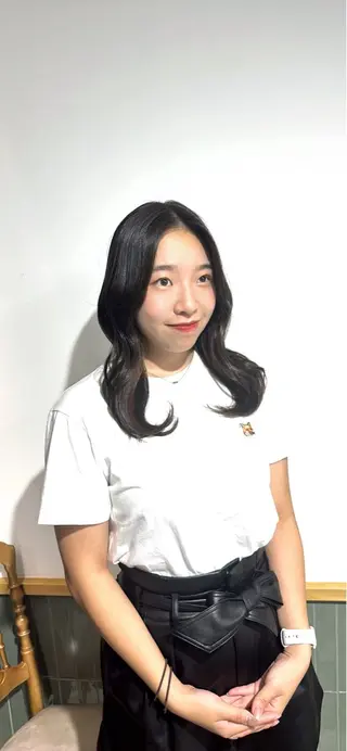 ミディアム ブリーチなし/レイヤ ー特化🌈Tommyのヘアスタイル