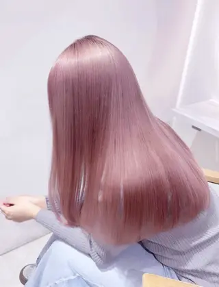 セミロング ニトウ レイナのヘアスタイル