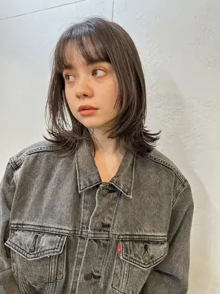 ミディアム カラー レイヤー べージュ 白石研太のヘアスタイル